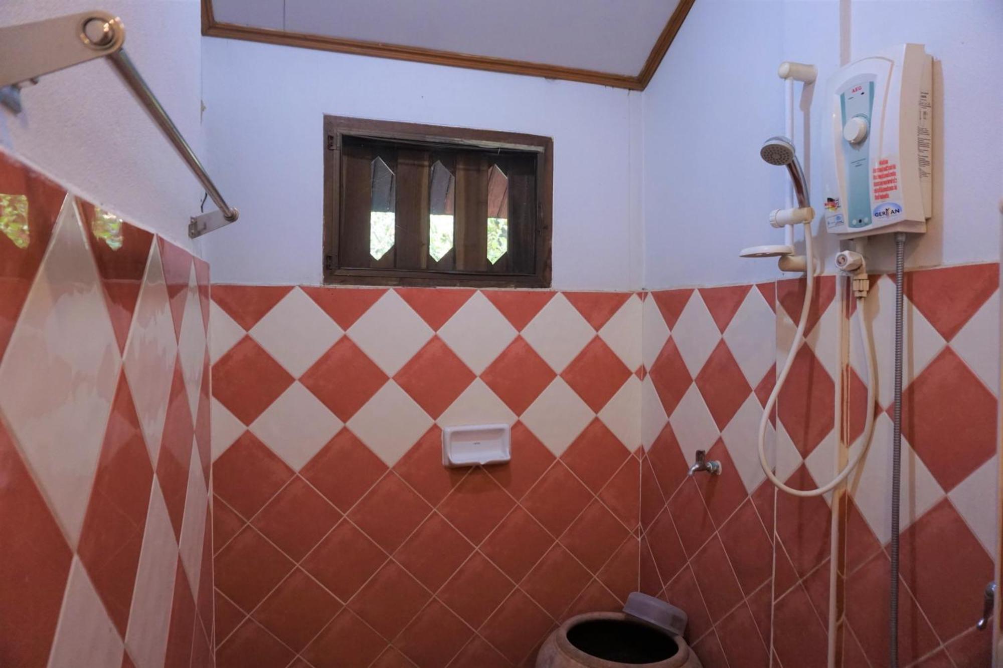 Bhupimarn Garden House Hotel Чом Тонг Екстериор снимка